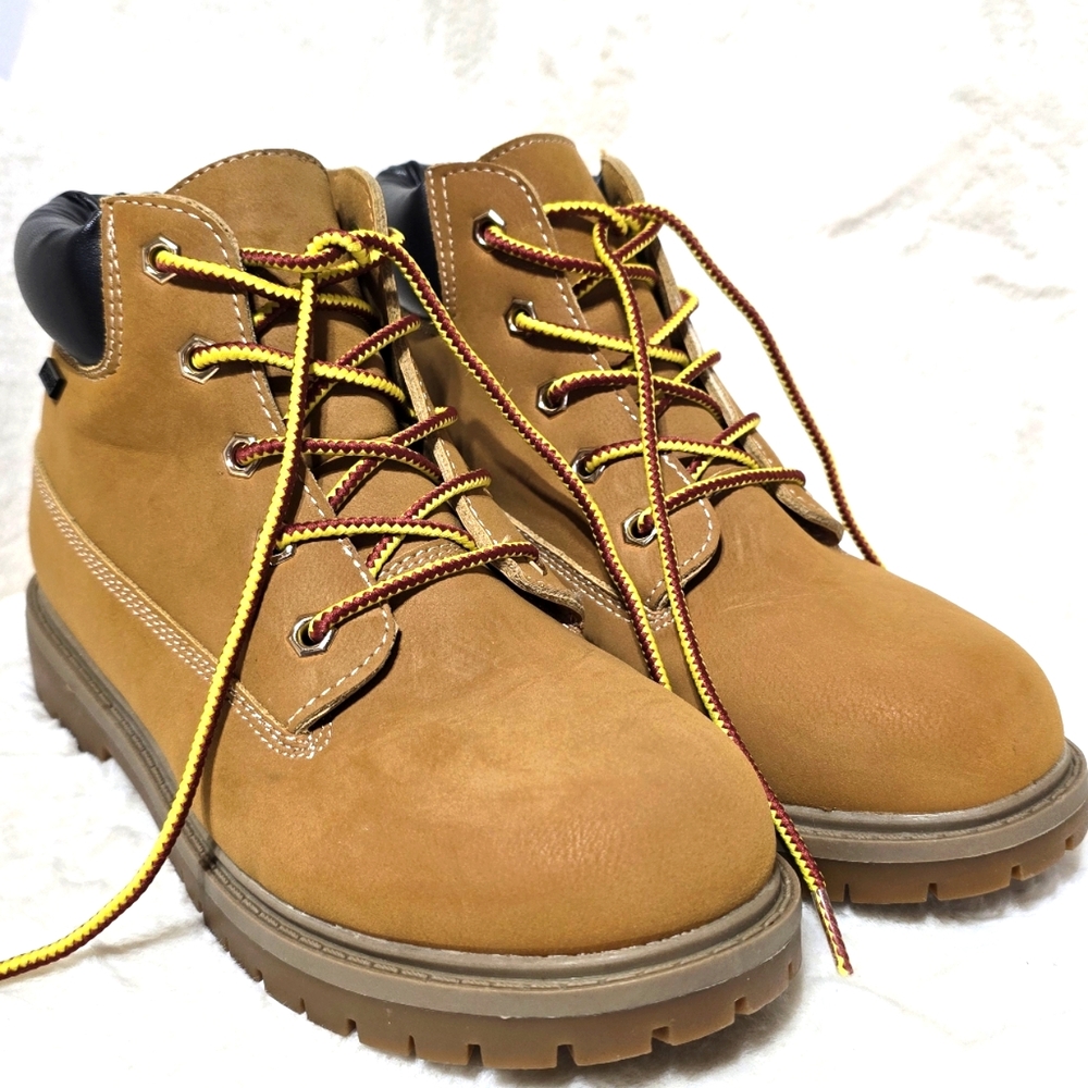 TRAIL GUIDE Boys Waterproof Hiking Boot. Size 5